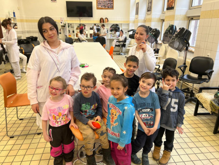 Navštívily jsme kadeřnictví a zahrály si na pekaře